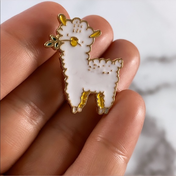 Grazing Llama Enamel Pin/Brooch - Picture 2 of 4
